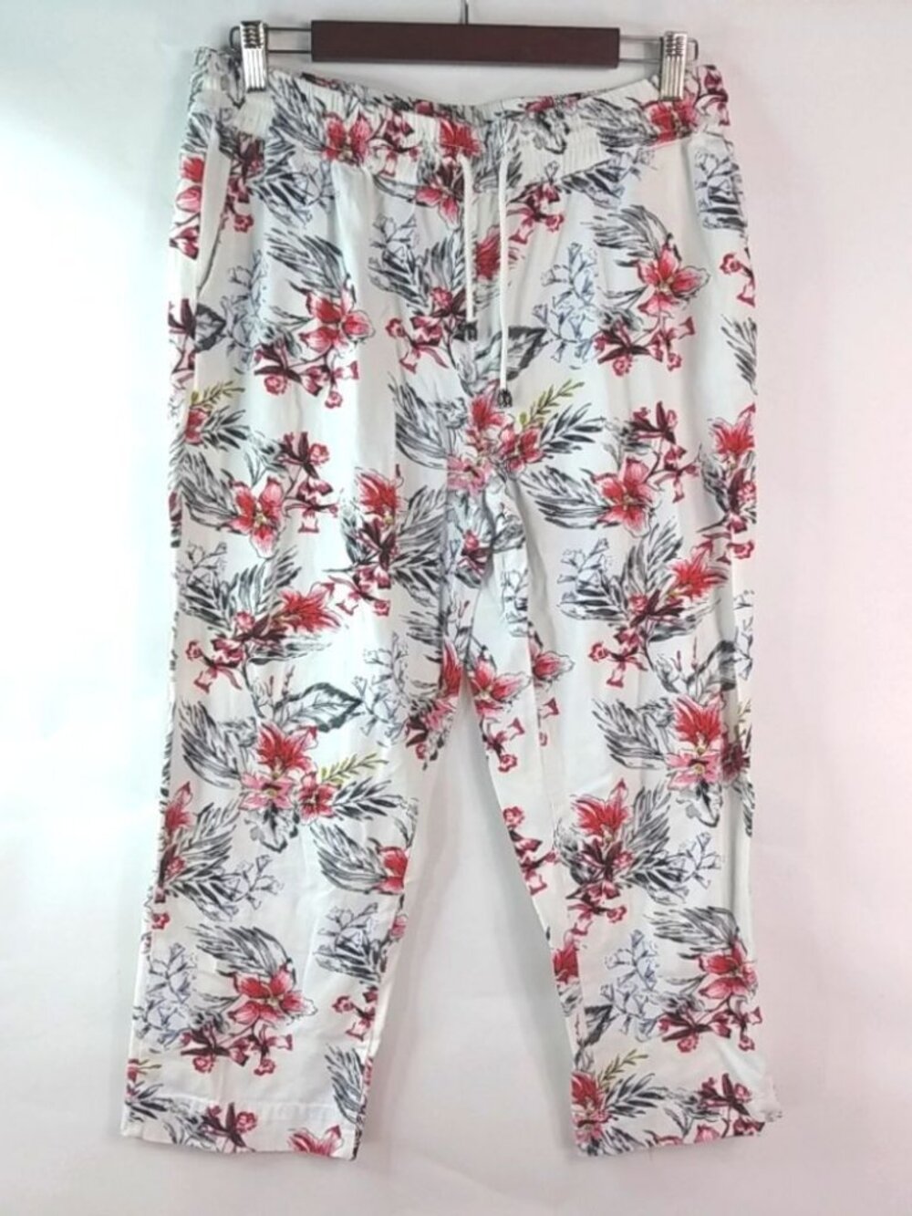 Style Me XLP Linen Pull On Capri Pants Red Bloom Floral Pattern Petite